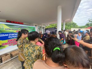 Read more about the article Operasi Pasar Murah Diskumindak dan Kejari  Kabupaten Landak