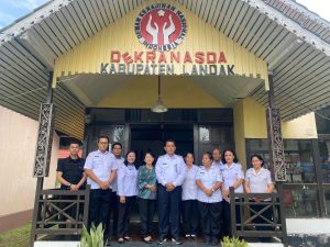 Read more about the article Kunjungan Pj. Bupati Landak Dr. Gutmen Nainggolan, SH., M.Hum ke Galeri DESKRANASDA Dan Galeri UMKM Kabupaten Landak